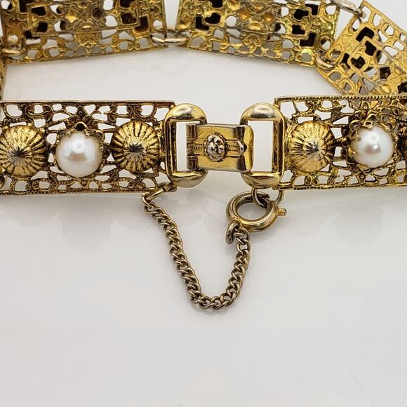 Pretty Seashell and Pearl Gold Filligree Chain Link Bracelet - Picture 3 of 7